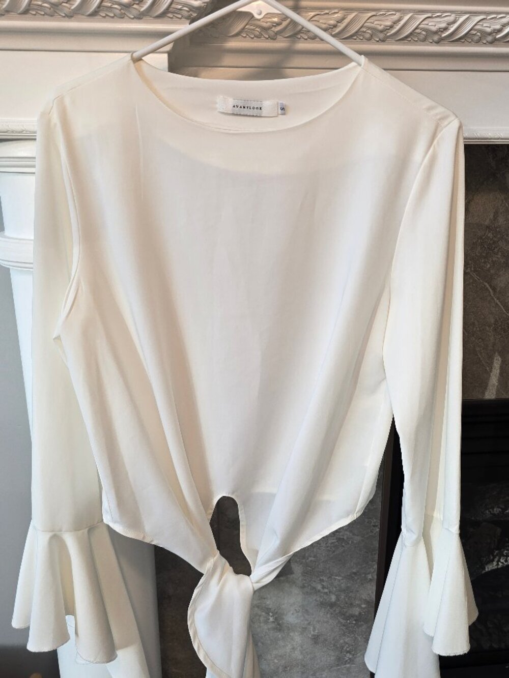 AVANTLOOK sheer chiffon blend split hem, bell sleeve blouse small